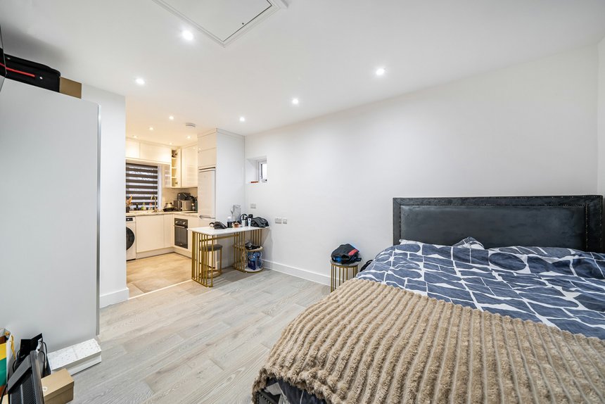 for sale briar crescent london 60720 - Gibbs Gillespie