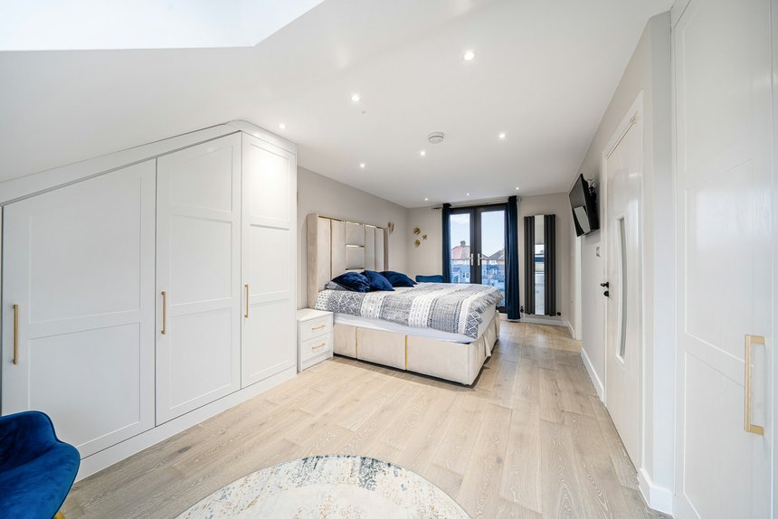 for sale briar crescent london 60720 - Gibbs Gillespie