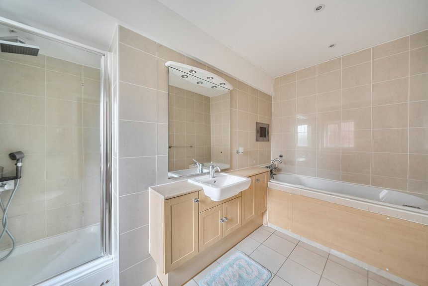 for sale augustus close london 60802 - Gibbs Gillespie