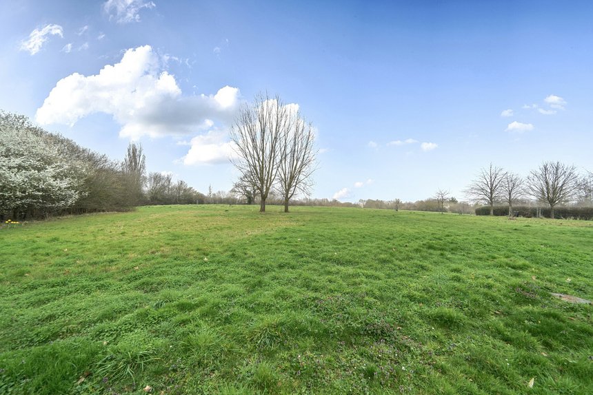 for sale augustus close london 60802 - Gibbs Gillespie