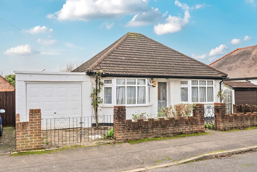 under offer linden avenue london 60920 - Gibbs Gillespie