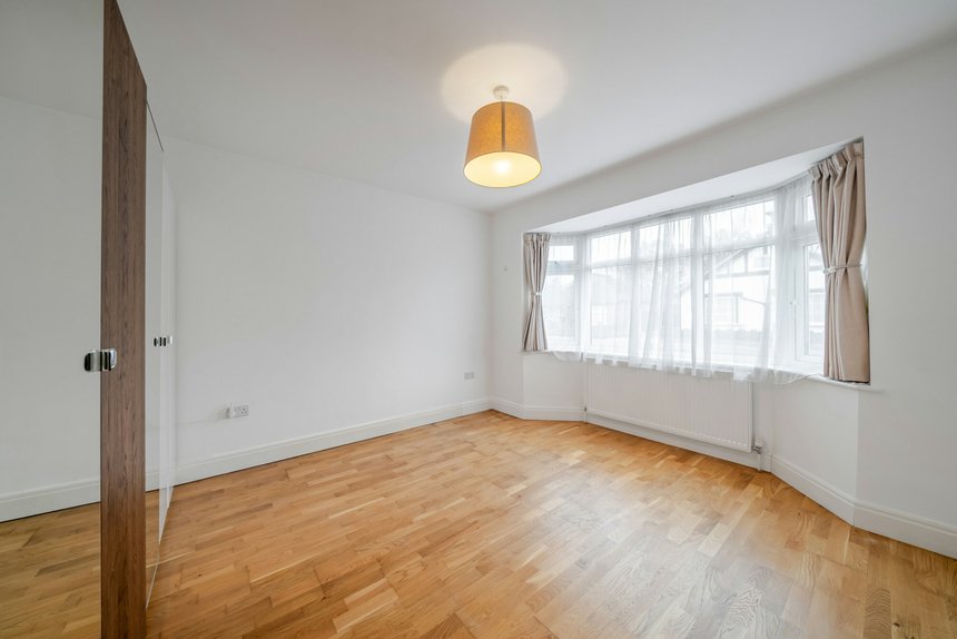 under offer linden avenue london 60920 - Gibbs Gillespie