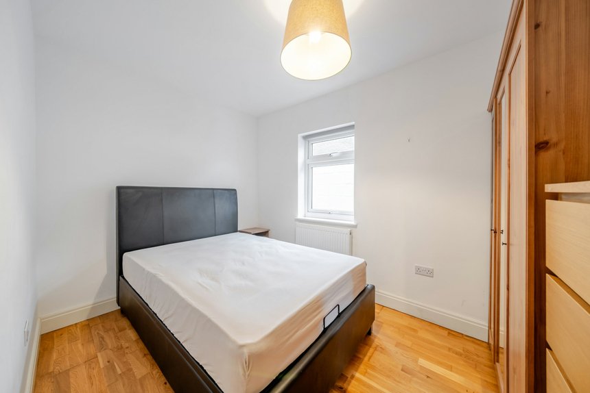 under offer linden avenue london 60920 - Gibbs Gillespie