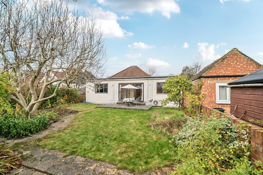 under offer linden avenue london 60920 - Gibbs Gillespie