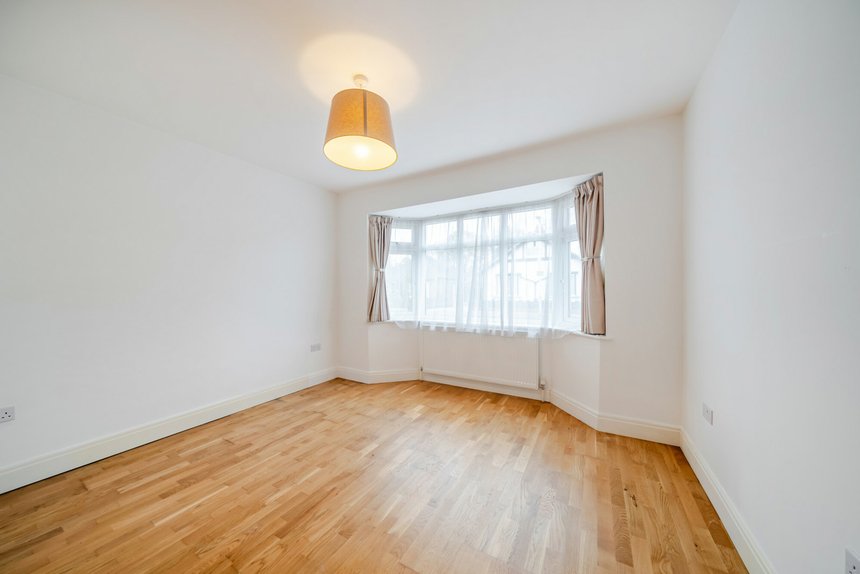 under offer linden avenue london 60920 - Gibbs Gillespie