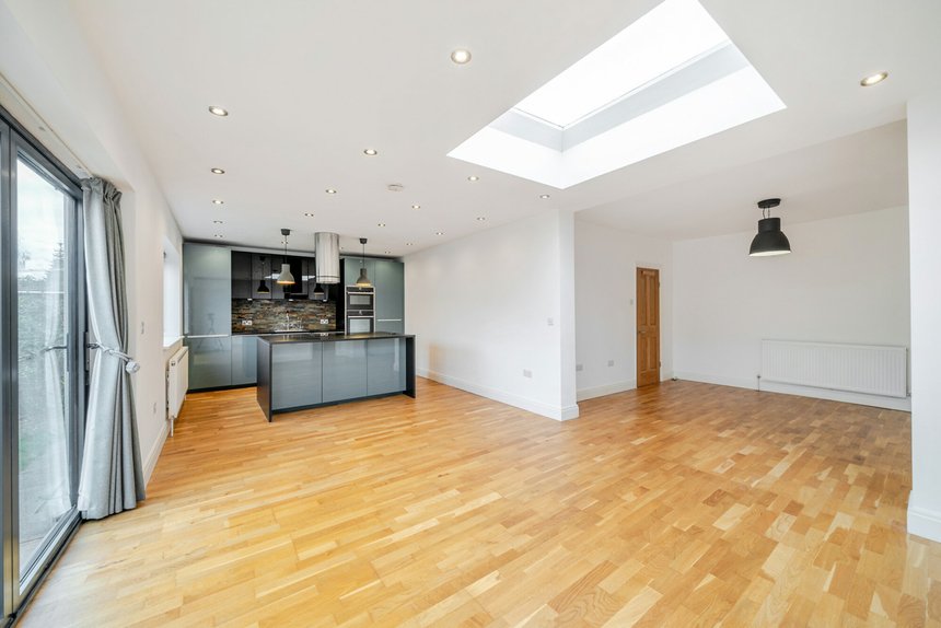 under offer linden avenue london 60920 - Gibbs Gillespie