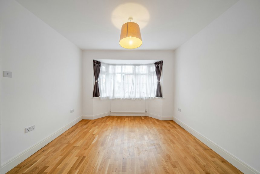 under offer linden avenue london 60920 - Gibbs Gillespie