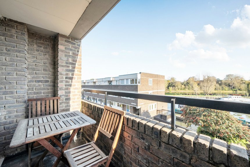 for sale justin close london 61008 - Gibbs Gillespie