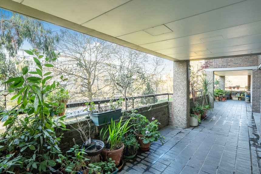 for sale justin close london 61008 - Gibbs Gillespie