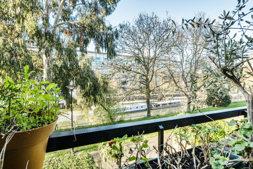 for sale justin close london 61008 - Gibbs Gillespie