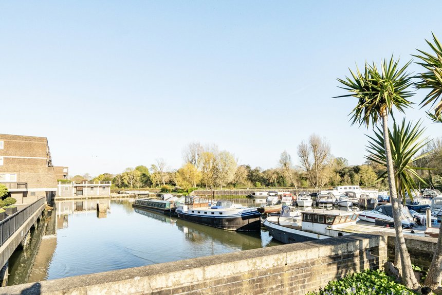 for sale justin close london 61008 - Gibbs Gillespie