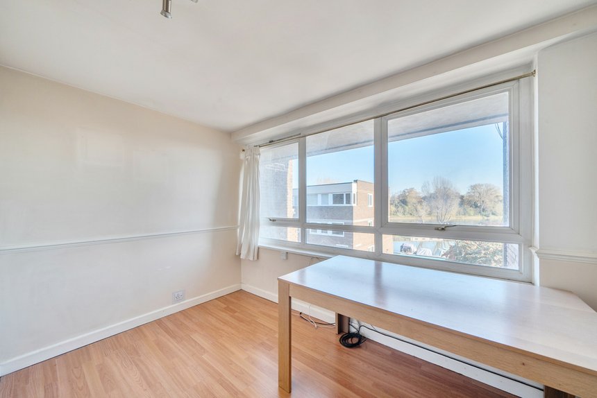 for sale justin close london 61008 - Gibbs Gillespie