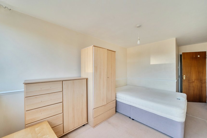 for sale justin close london 61008 - Gibbs Gillespie