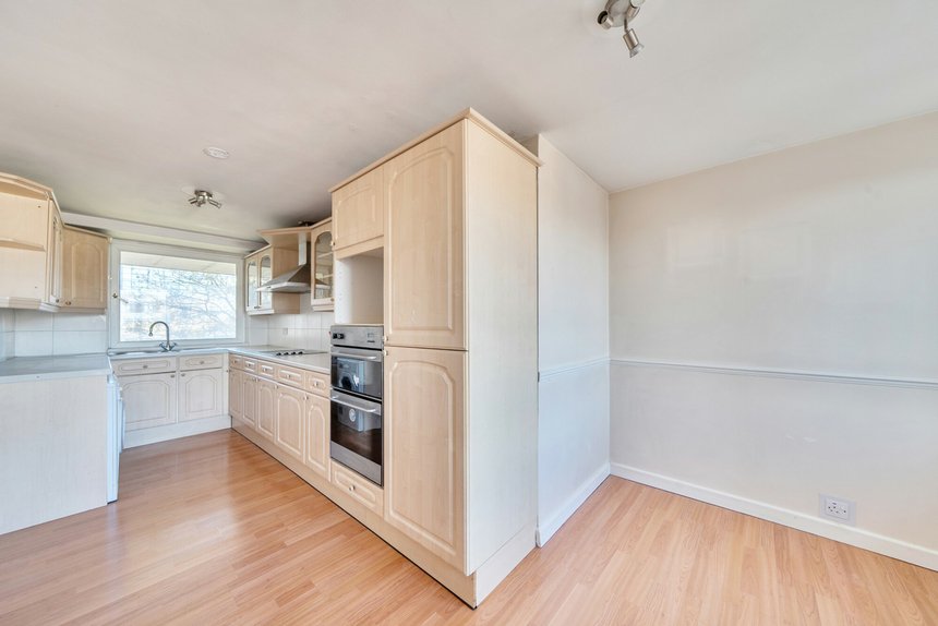 for sale justin close london 61008 - Gibbs Gillespie