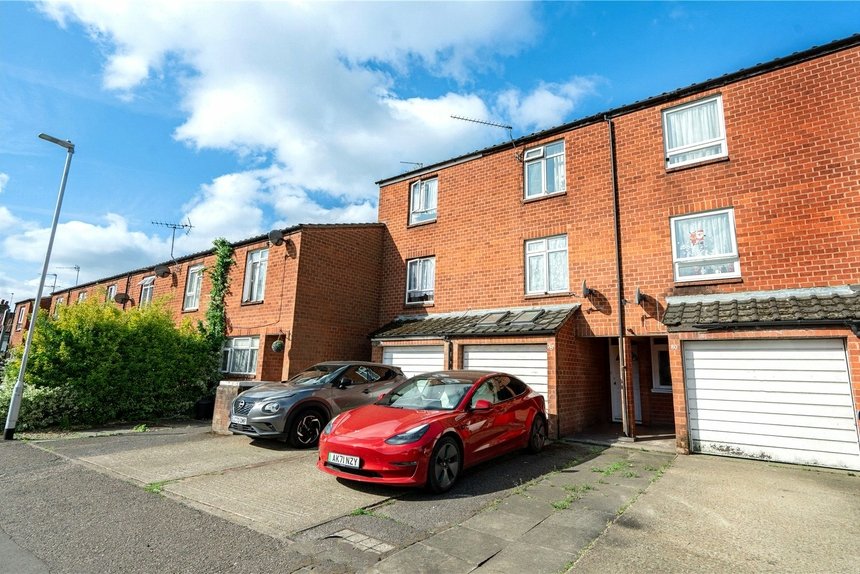 let agreed manor waye london 61760 - Gibbs Gillespie