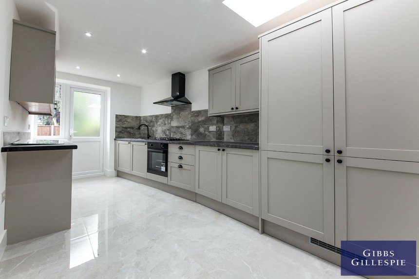 to let oak gardens london 61897 - Gibbs Gillespie