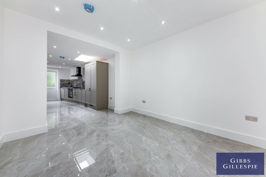 to let oak gardens london 61897 - Gibbs Gillespie
