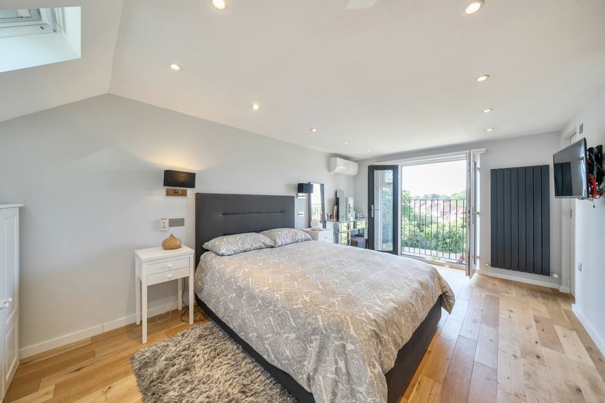 for sale parkside way london 61905 - Gibbs Gillespie
