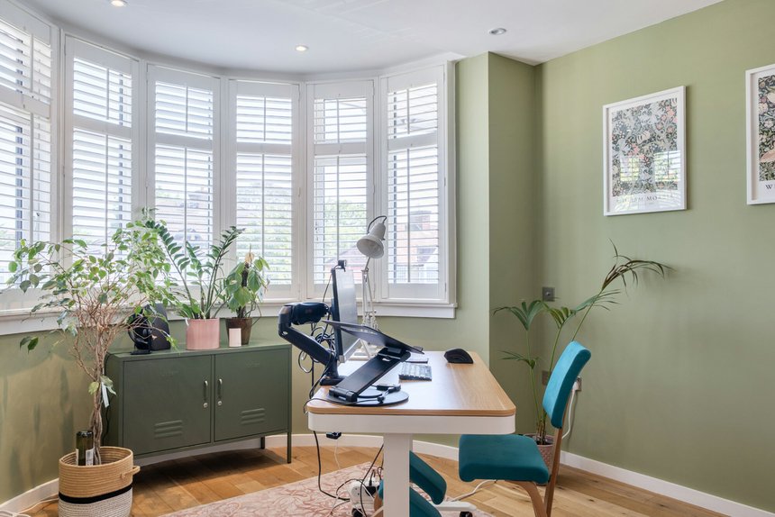 for sale parkside way london 61905 - Gibbs Gillespie