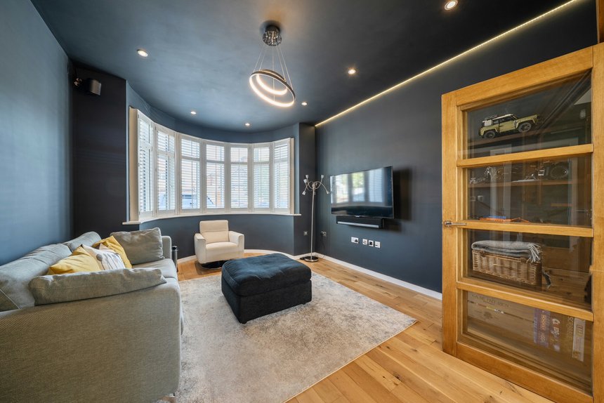 for sale parkside way london 61905 - Gibbs Gillespie