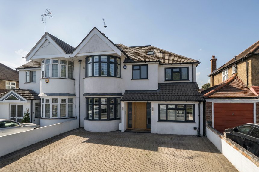 for sale parkside way london 61905 - Gibbs Gillespie
