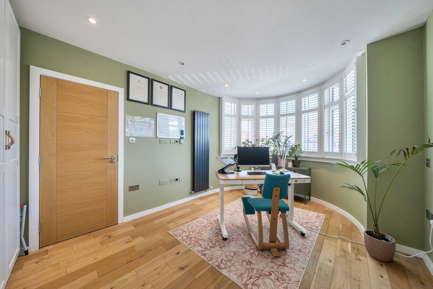 for sale parkside way london 61905 - Gibbs Gillespie