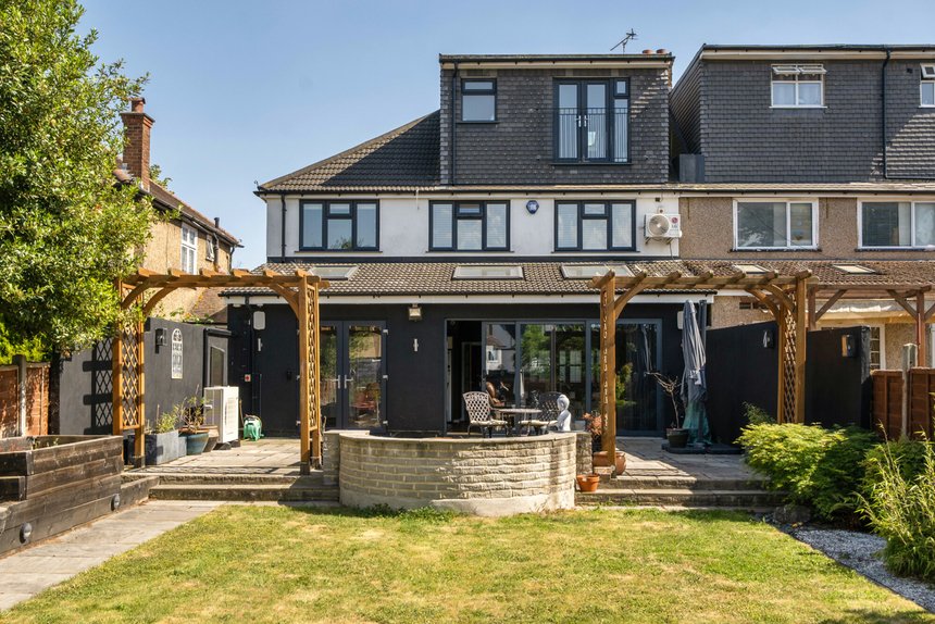 for sale parkside way london 61905 - Gibbs Gillespie