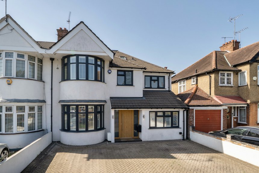 for sale parkside way london 61905 - Gibbs Gillespie