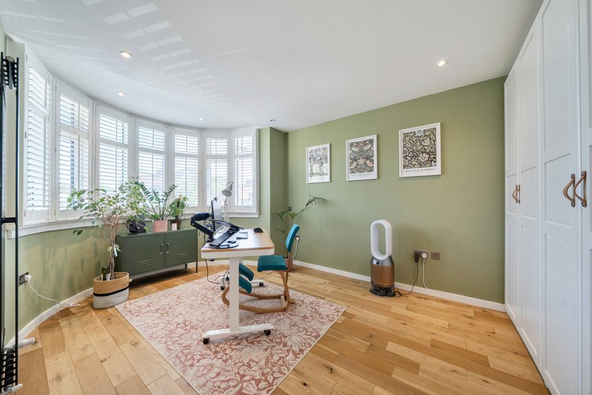 for sale parkside way london 61905 - Gibbs Gillespie
