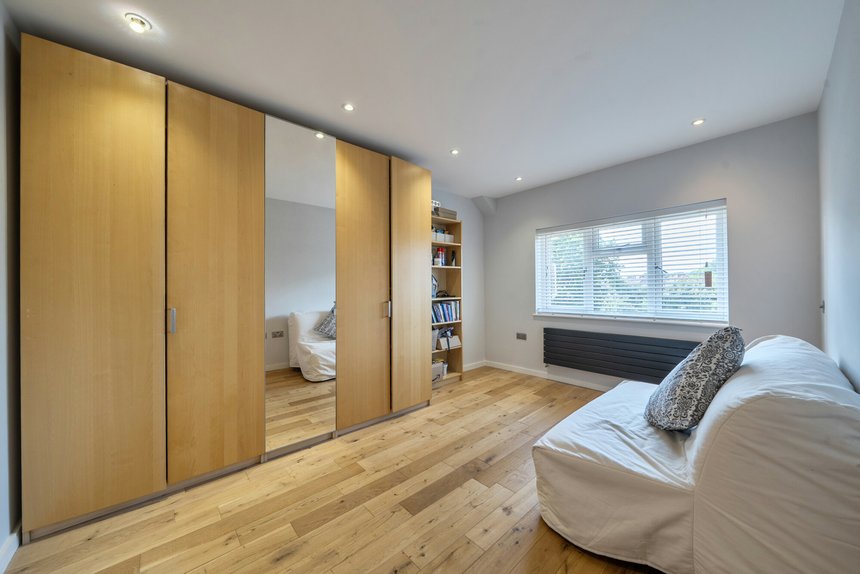 for sale parkside way london 61905 - Gibbs Gillespie