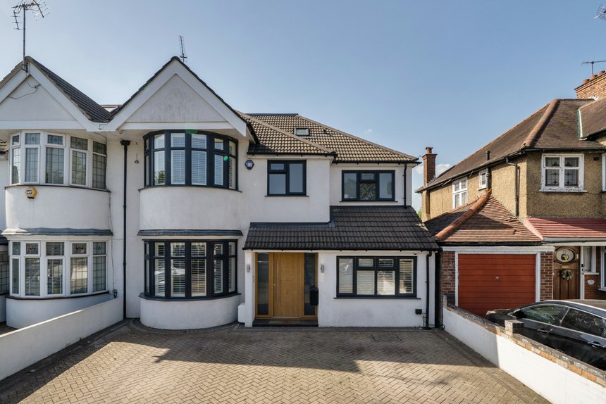 for sale parkside way london 61905 - Gibbs Gillespie