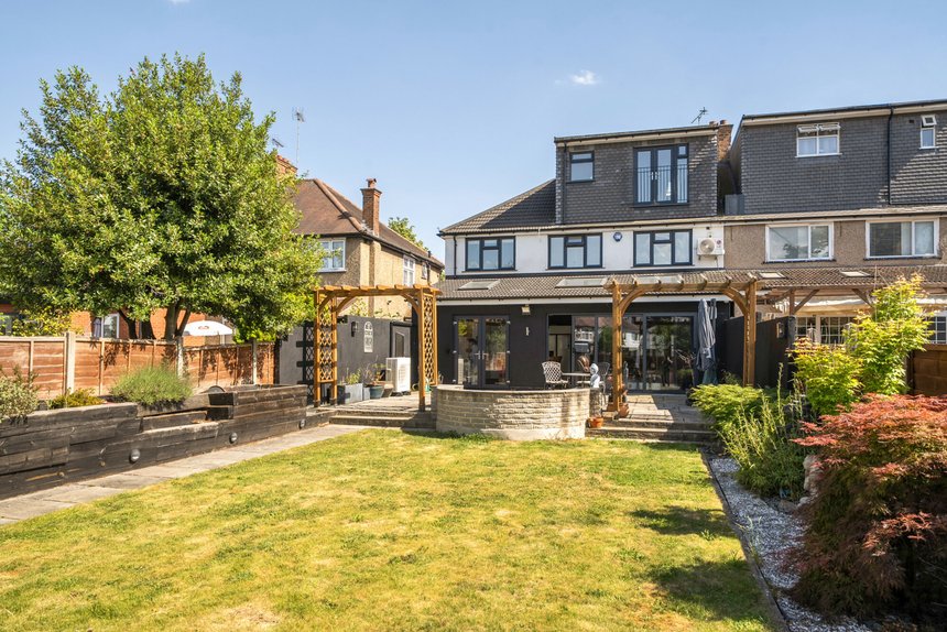 for sale parkside way london 61905 - Gibbs Gillespie