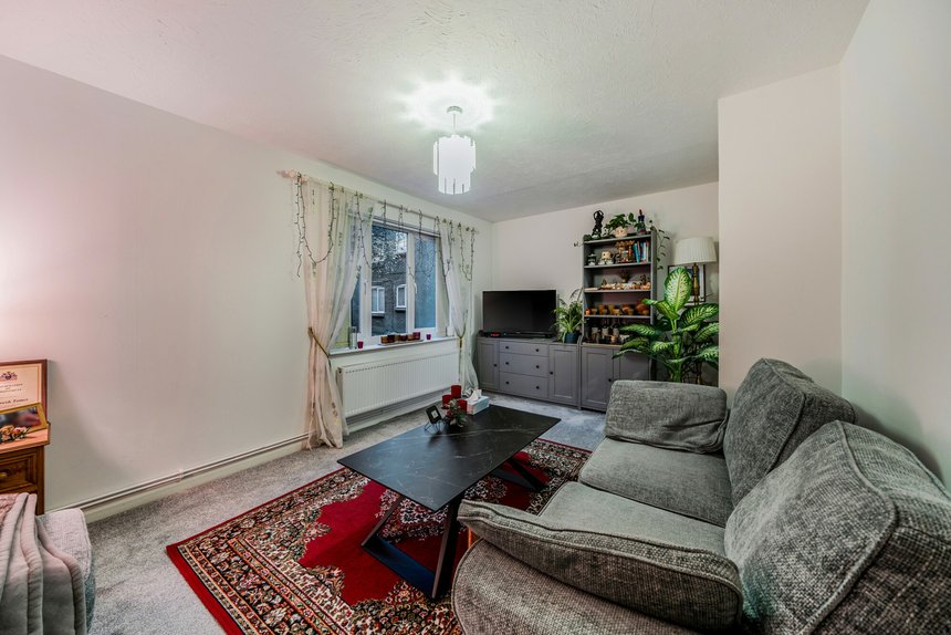 under offer huxley close london 61932 - Gibbs Gillespie