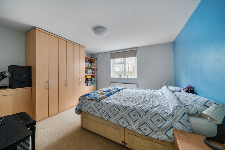 under offer pield heath avenue london 61941 - Gibbs Gillespie