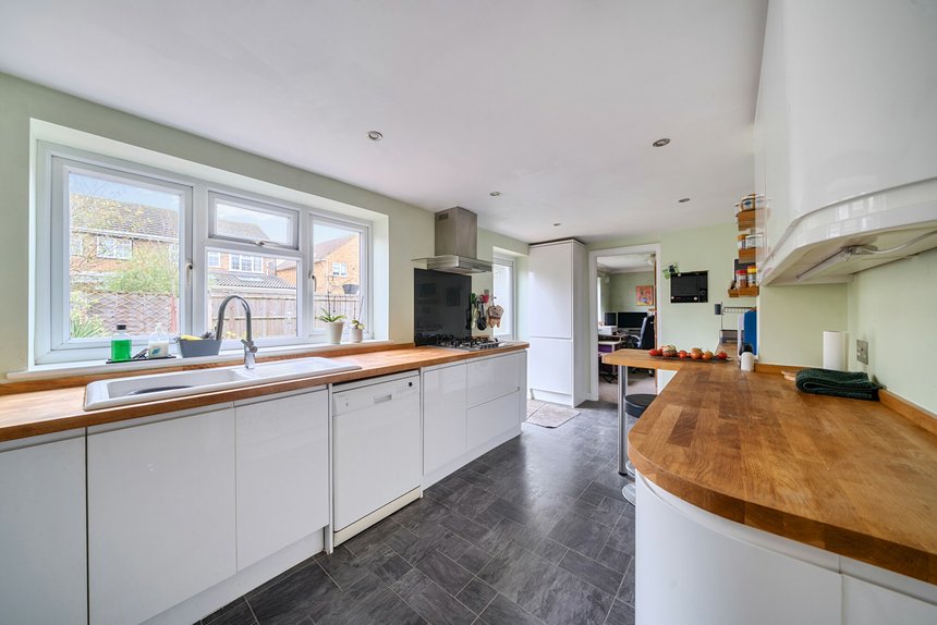 under offer pield heath avenue london 61941 - Gibbs Gillespie