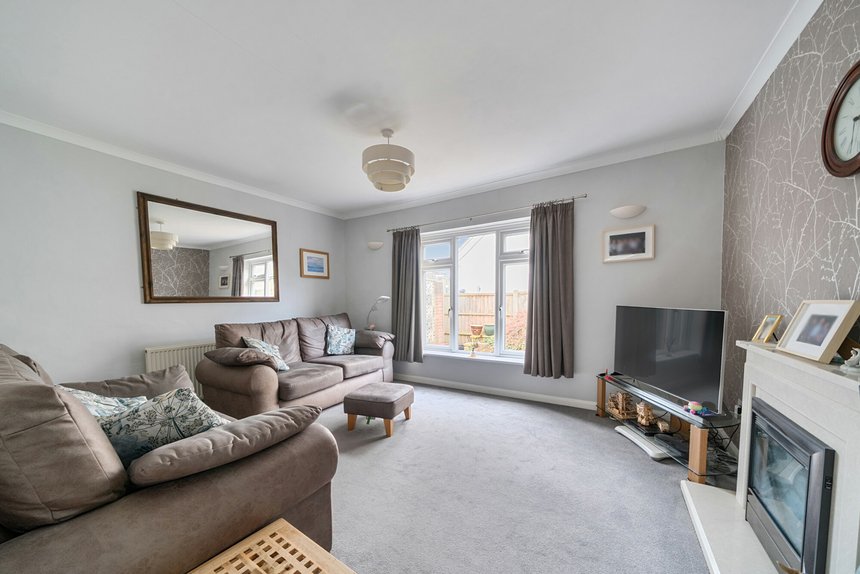 under offer pield heath avenue london 61941 - Gibbs Gillespie