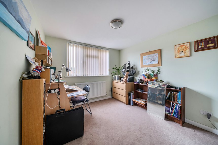 under offer pield heath avenue london 61941 - Gibbs Gillespie