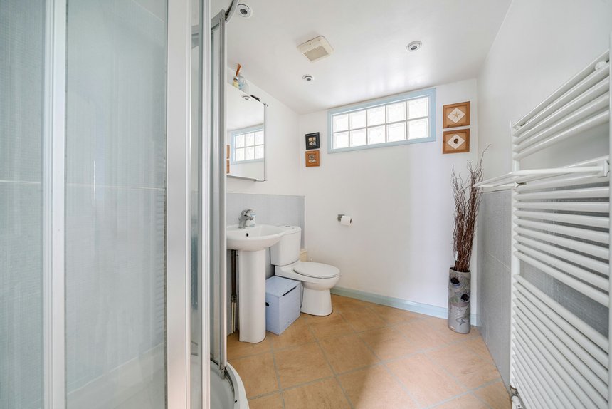 under offer pield heath avenue london 61941 - Gibbs Gillespie