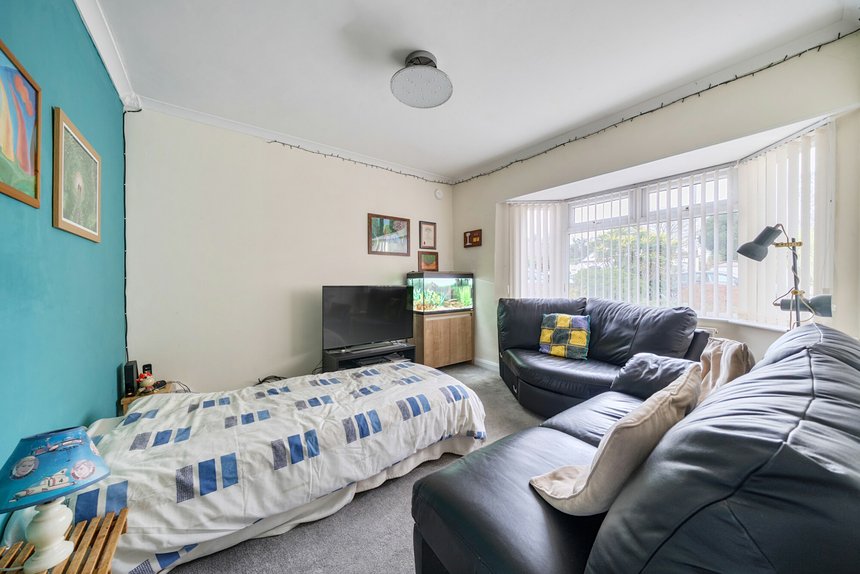 under offer pield heath avenue london 61941 - Gibbs Gillespie