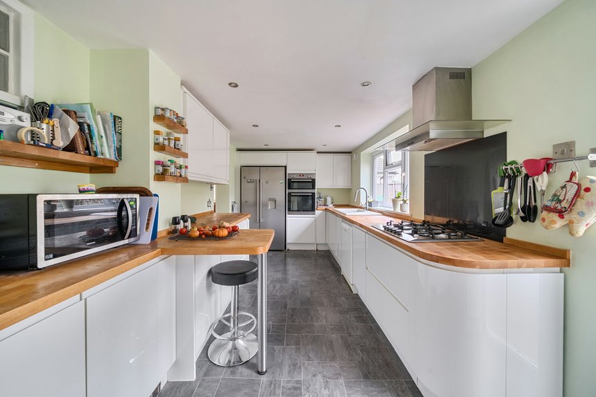 under offer pield heath avenue london 61941 - Gibbs Gillespie