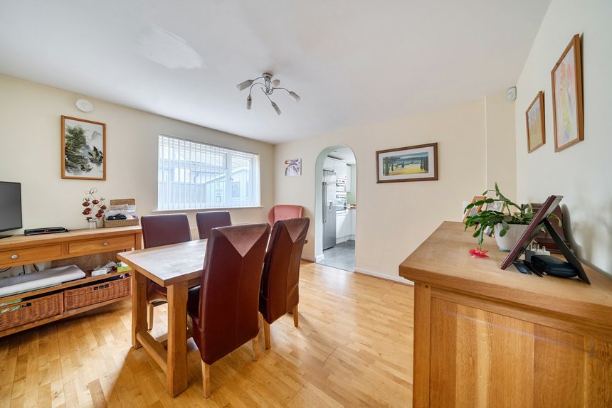 under offer pield heath avenue london 61941 - Gibbs Gillespie