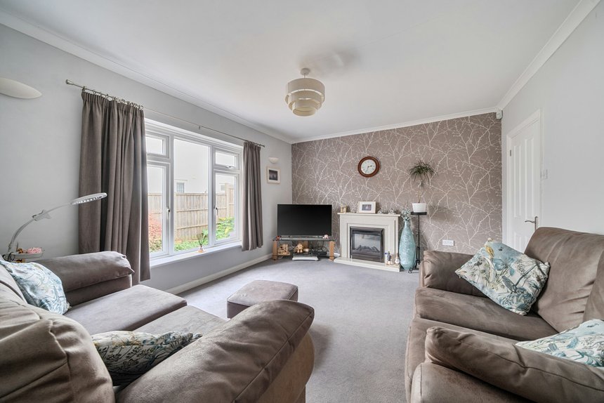 under offer pield heath avenue london 61941 - Gibbs Gillespie