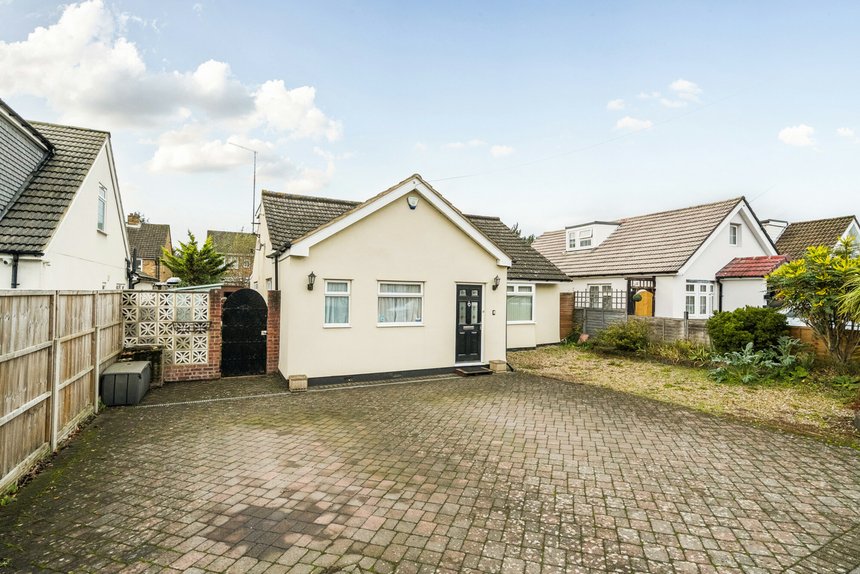 under offer pield heath avenue london 61941 - Gibbs Gillespie