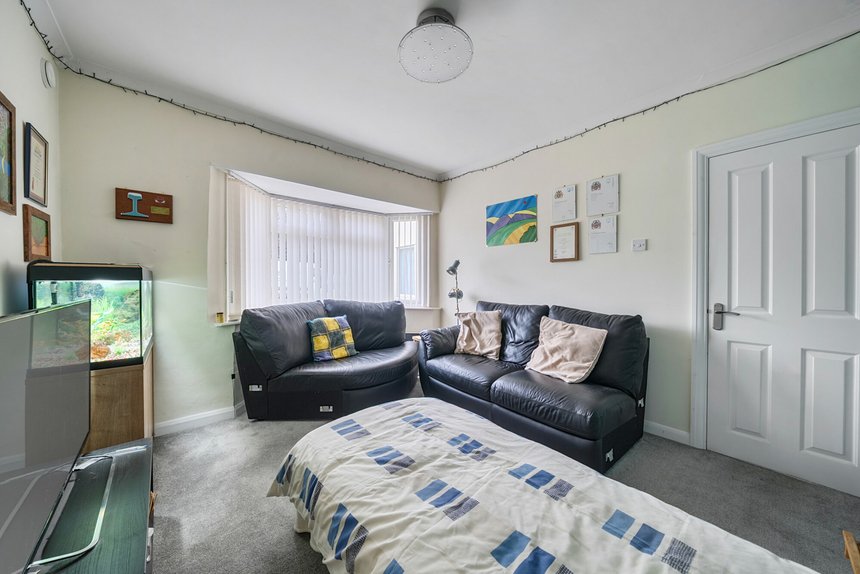 under offer pield heath avenue london 61941 - Gibbs Gillespie