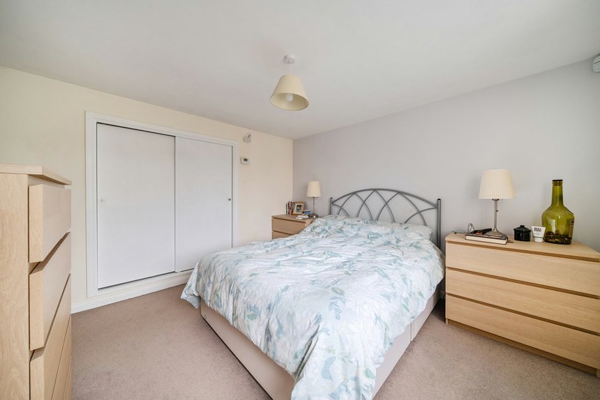 under offer pield heath avenue london 61941 - Gibbs Gillespie