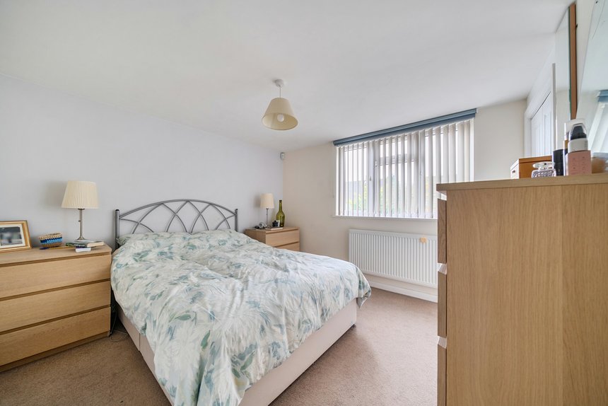 under offer pield heath avenue london 61941 - Gibbs Gillespie