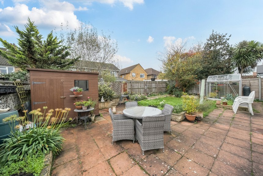 under offer pield heath avenue london 61941 - Gibbs Gillespie