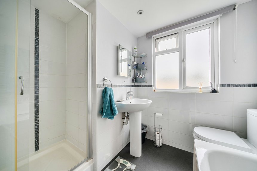 under offer pield heath avenue london 61941 - Gibbs Gillespie