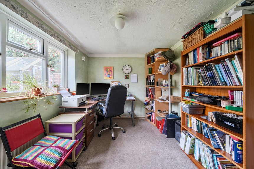 under offer pield heath avenue london 61941 - Gibbs Gillespie