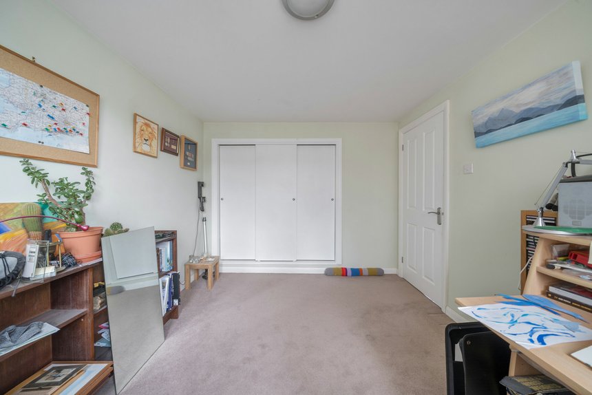 under offer pield heath avenue london 61941 - Gibbs Gillespie